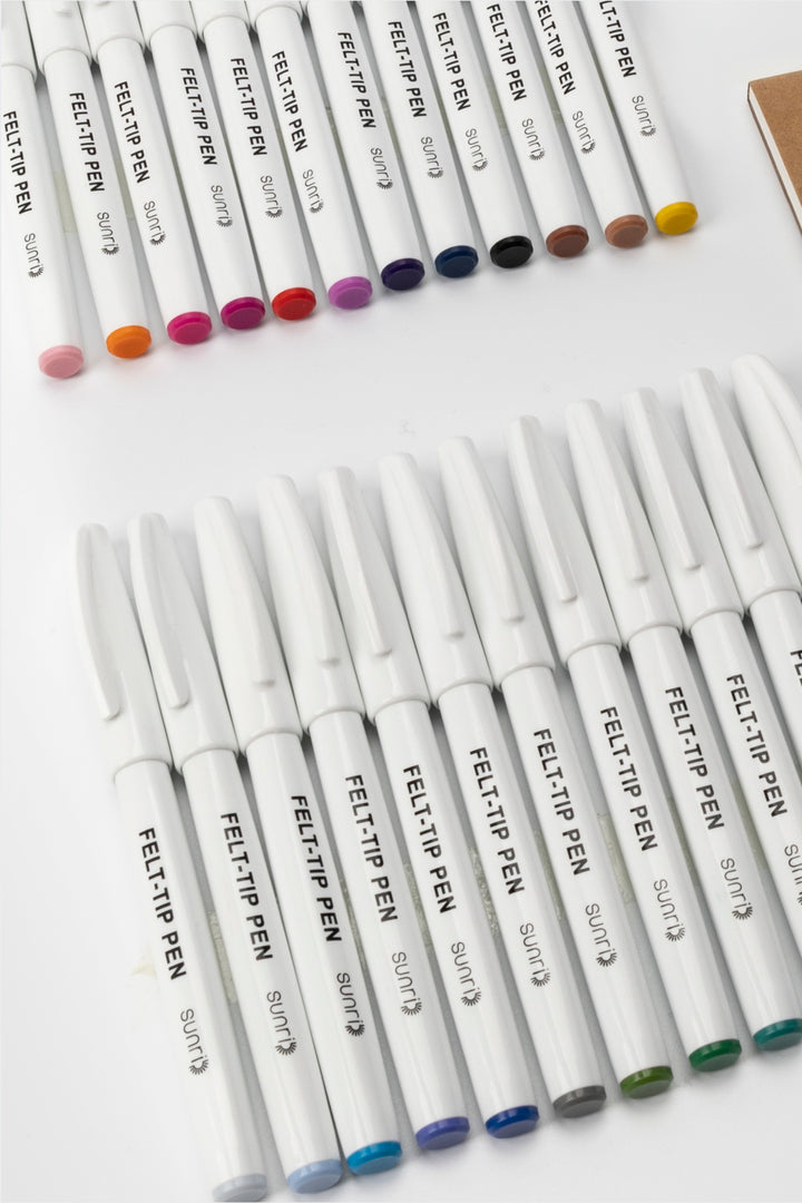 	1.	set of white felt-tip pens with coloured tips arranged diagonally
