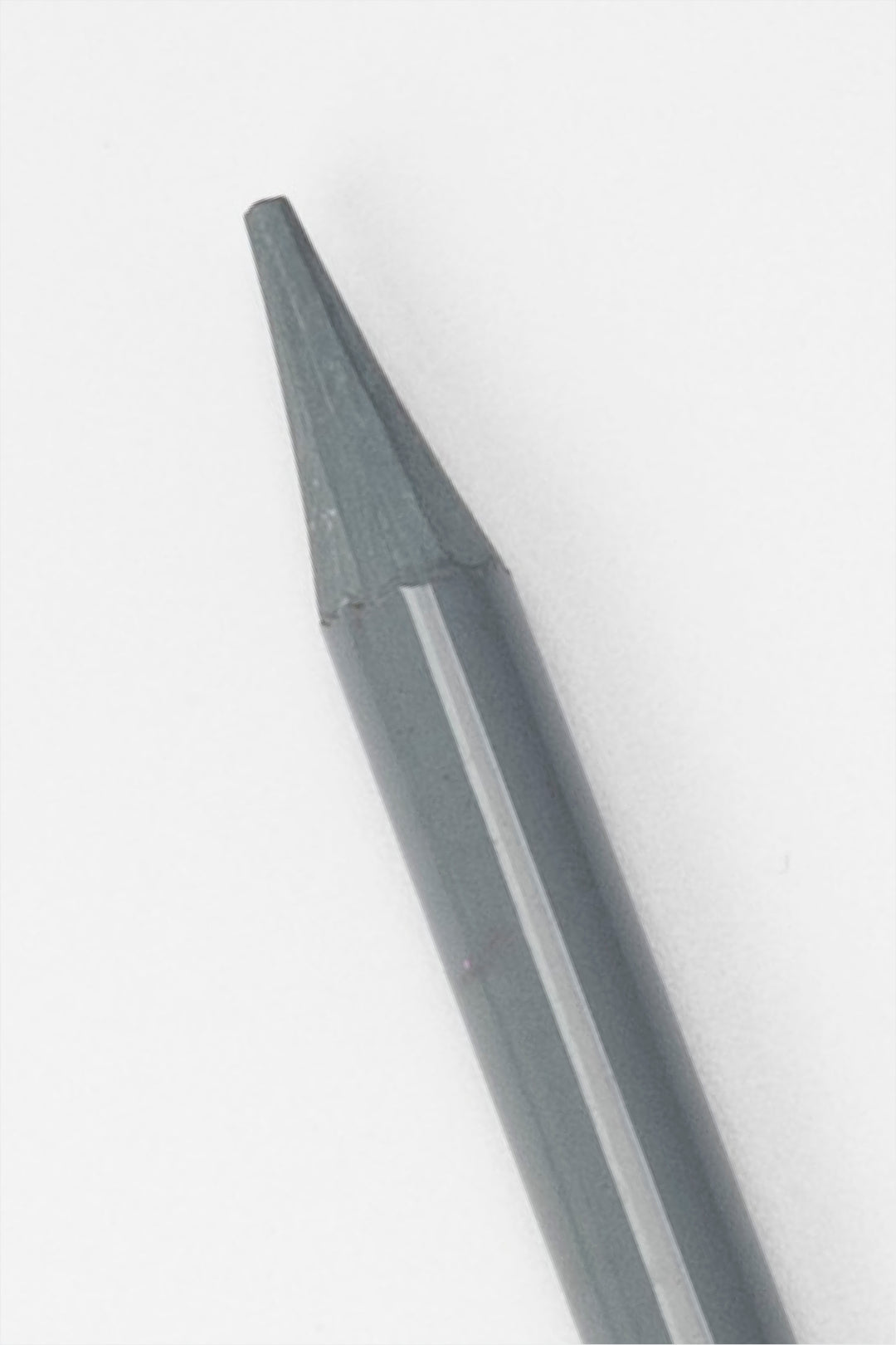 36 woodless aquarelle pencil close-up showing angled graphite tip