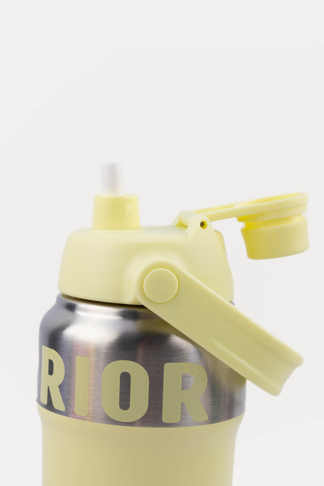 close-up of flip straw cap on insulated eco bottle

