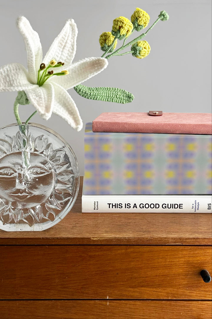 Foldable modular desk organiser A5 gradient box styled on desk with books